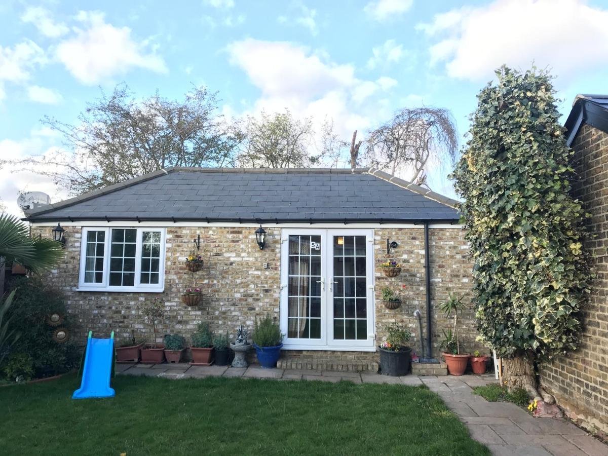 Cosy Cottage Annex In Fairlop Ilford Exterior foto